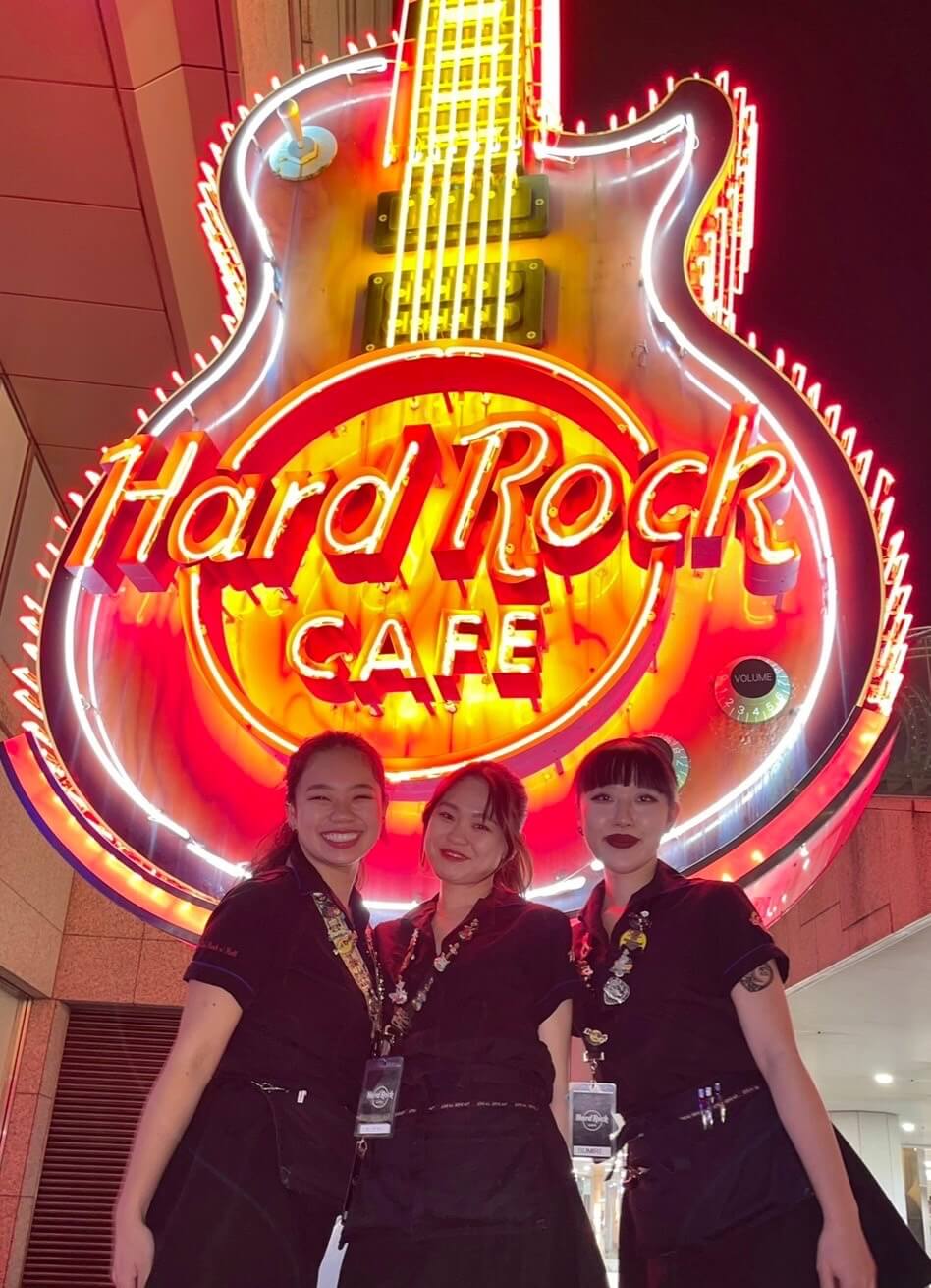 横浜店】巨大ギターネオンサイン消灯セレモニーを開催 | Hard Rock