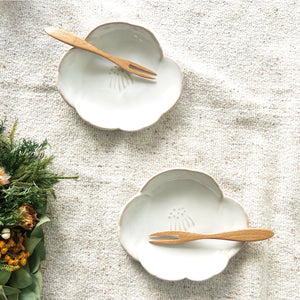 陶の杜 】椿花銘々皿 2枚セット 萩焼 – 晴れと暮らす