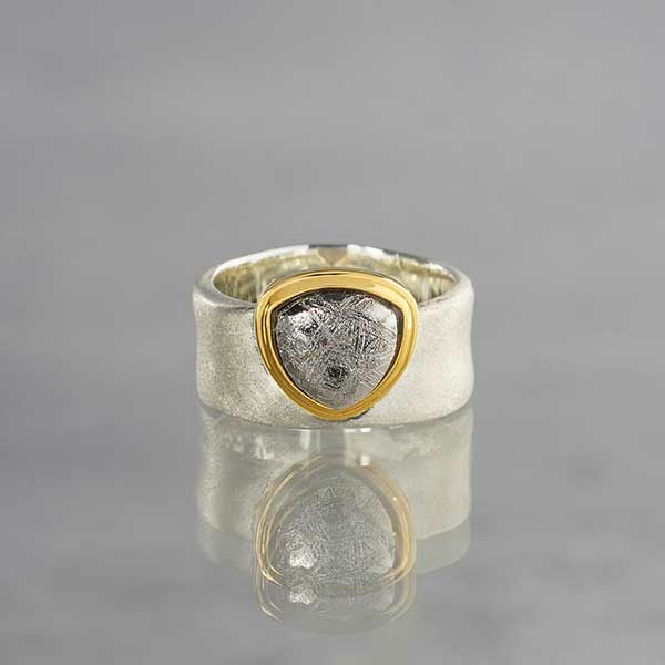 Muonionalusta meteorite ring / ムオニナルスタ隕石 | Hariqua