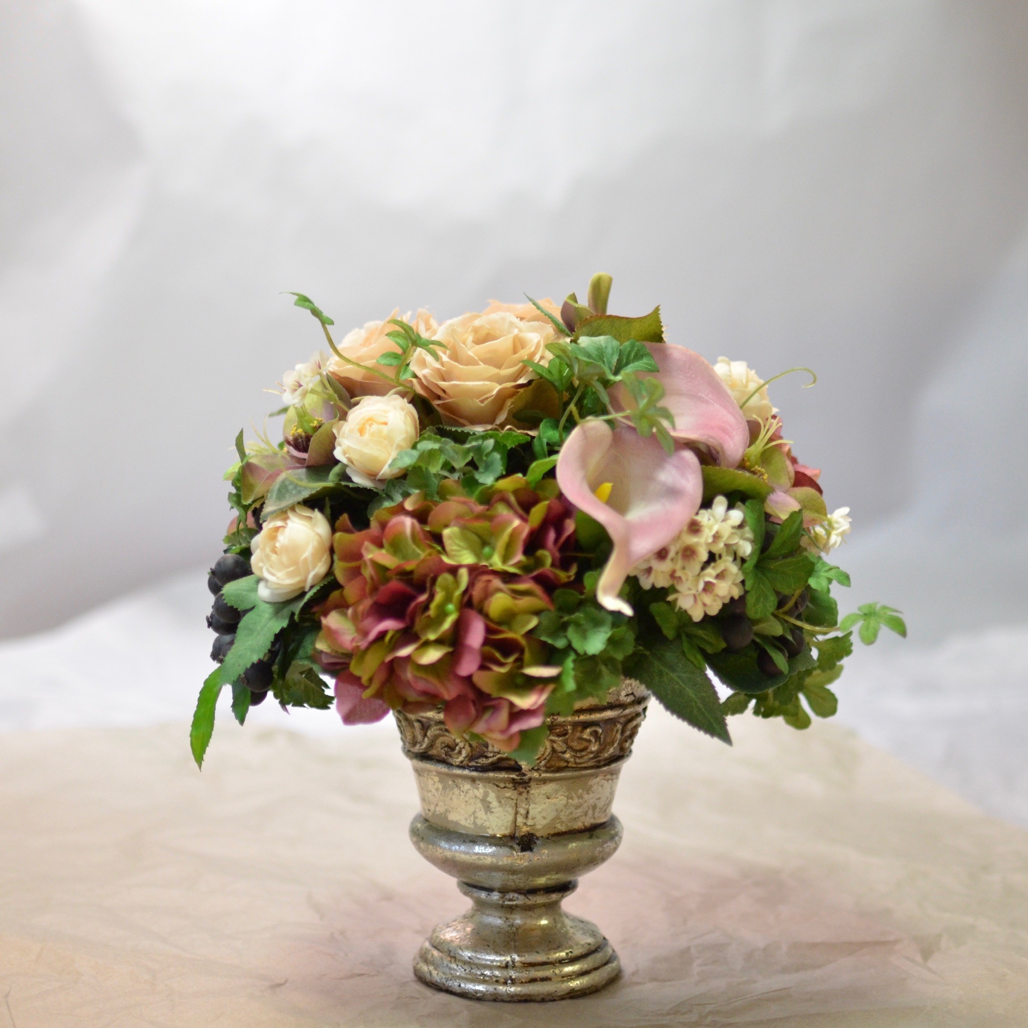 アーティフィシャルフラワー(造花)のクラシックアレンジメント