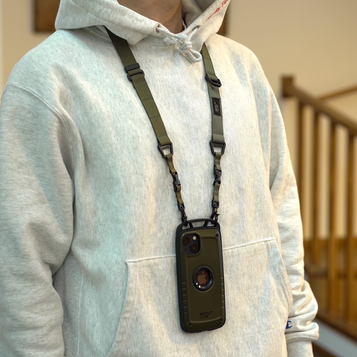 スマホもギアも吊るせる、拡張ストラップ – HATCH