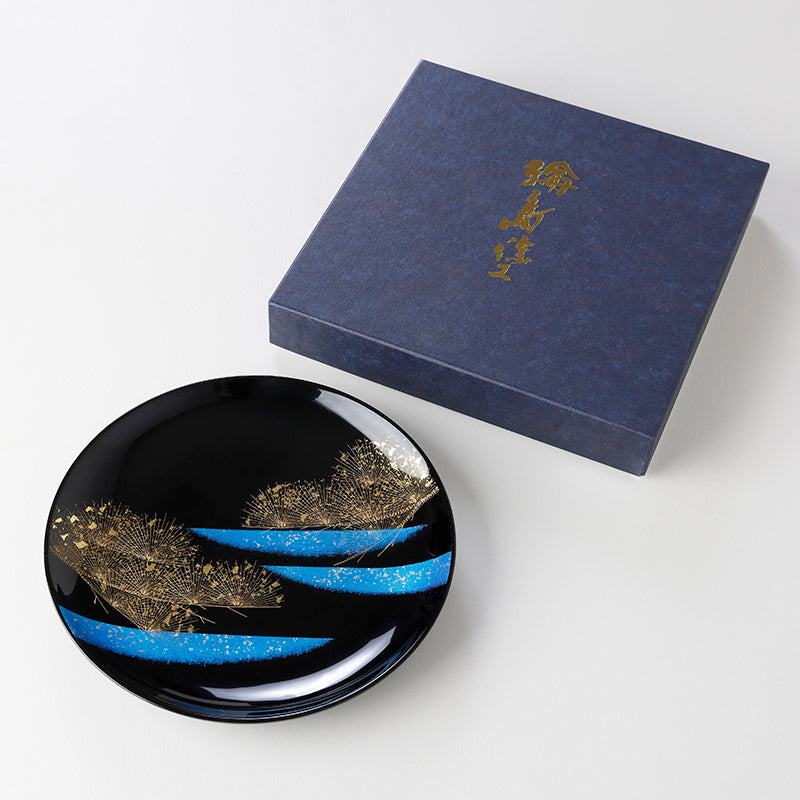 飾盛皿 青に松沈金〈大藤漆器店〉 – ハーベスト