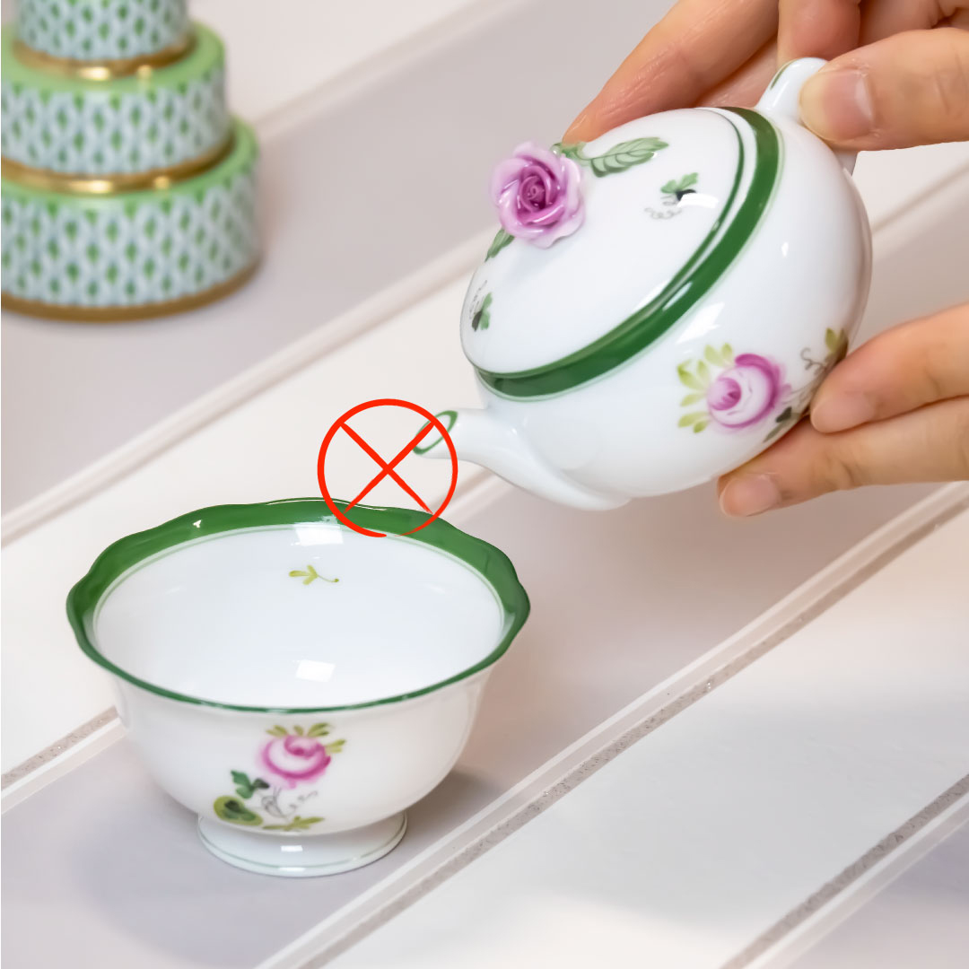 ティータイムを彩る小物たち 〜ティーポット型小筺〜