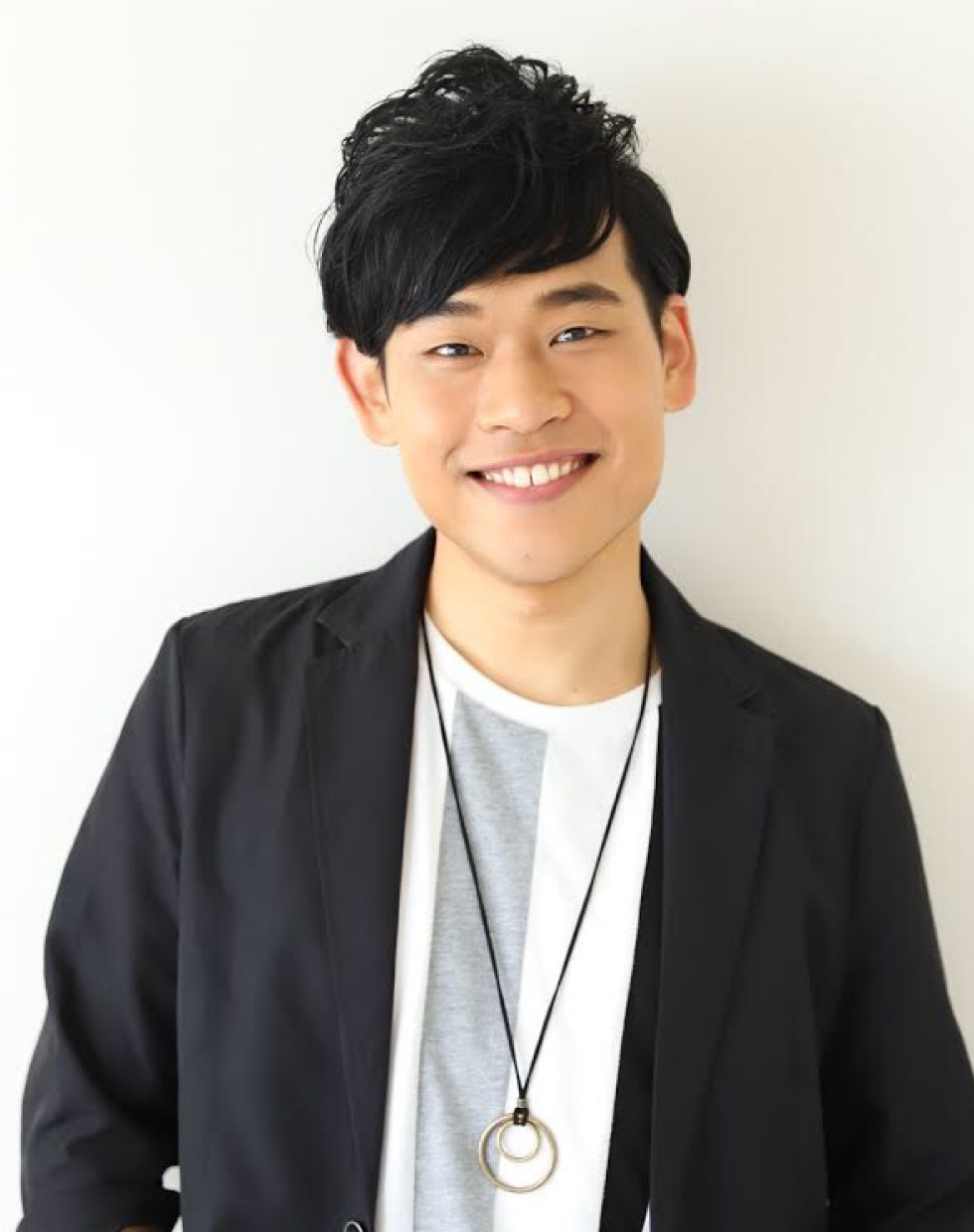 劇団メンバー紹介：岩崎 諒太 | 劇団ヘロヘロQカムパニー