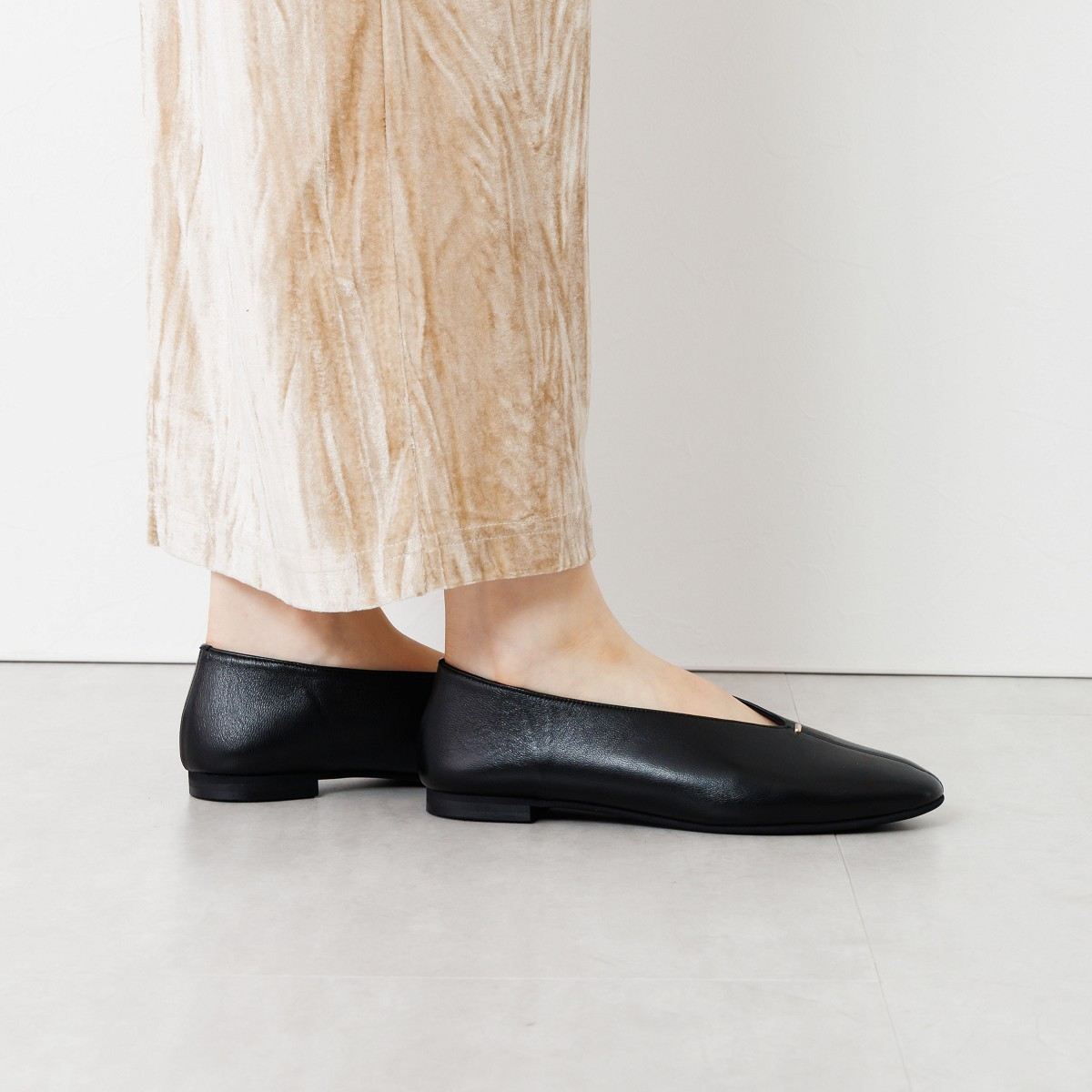 26SS新色追加】メタルポイントフラットパンプス/651326