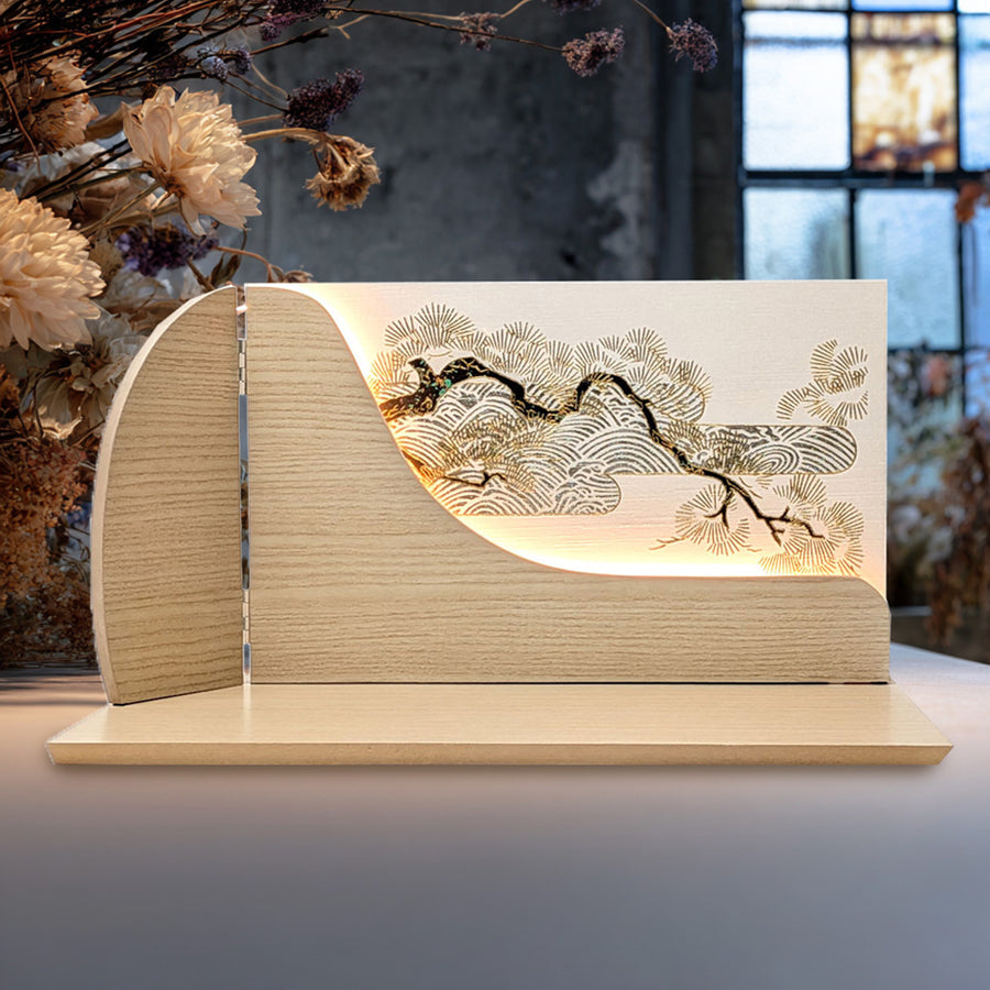 光が、表情を変える。LED金彩松屏風の親王飾り【Flower-girl Shine