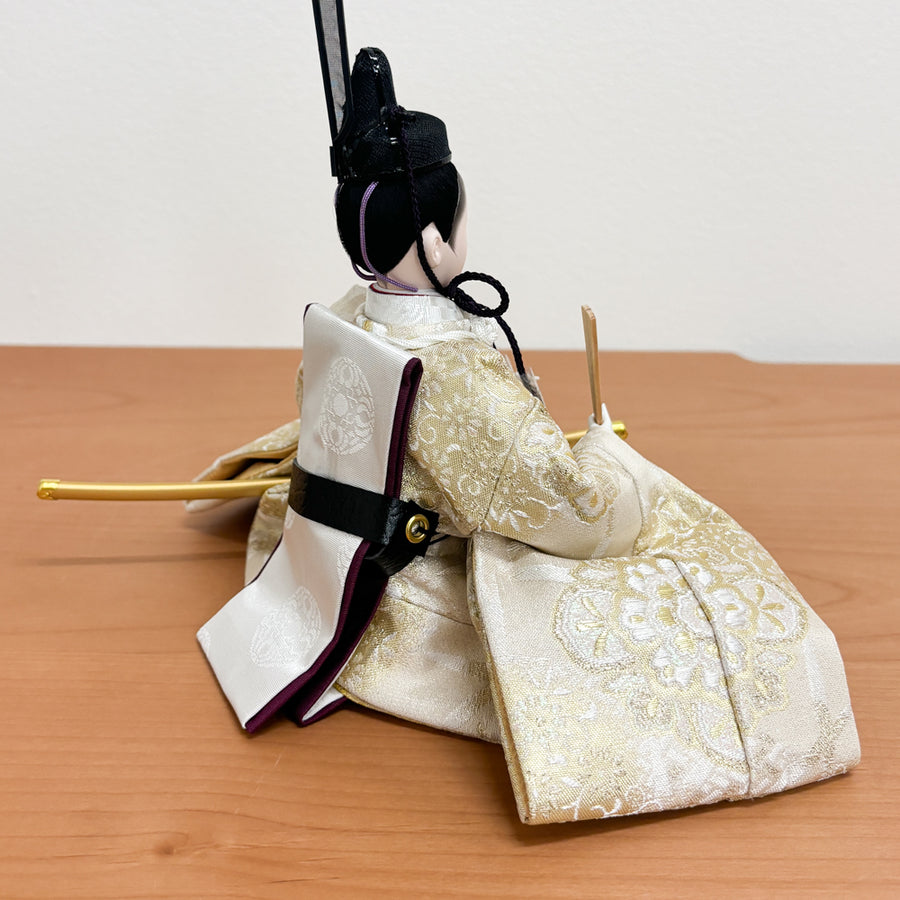 コンパクトでゴールドの衣装が綺麗な雛人形【Flower Girl なち雛