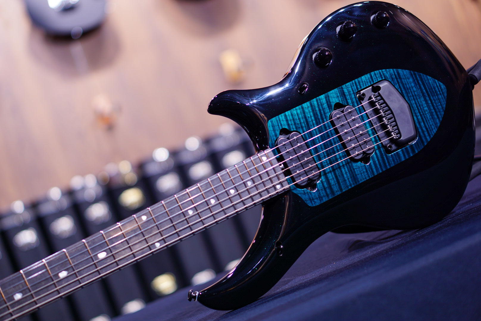 Ernie Ball Music Man Majesty 6 emerald sky M017047