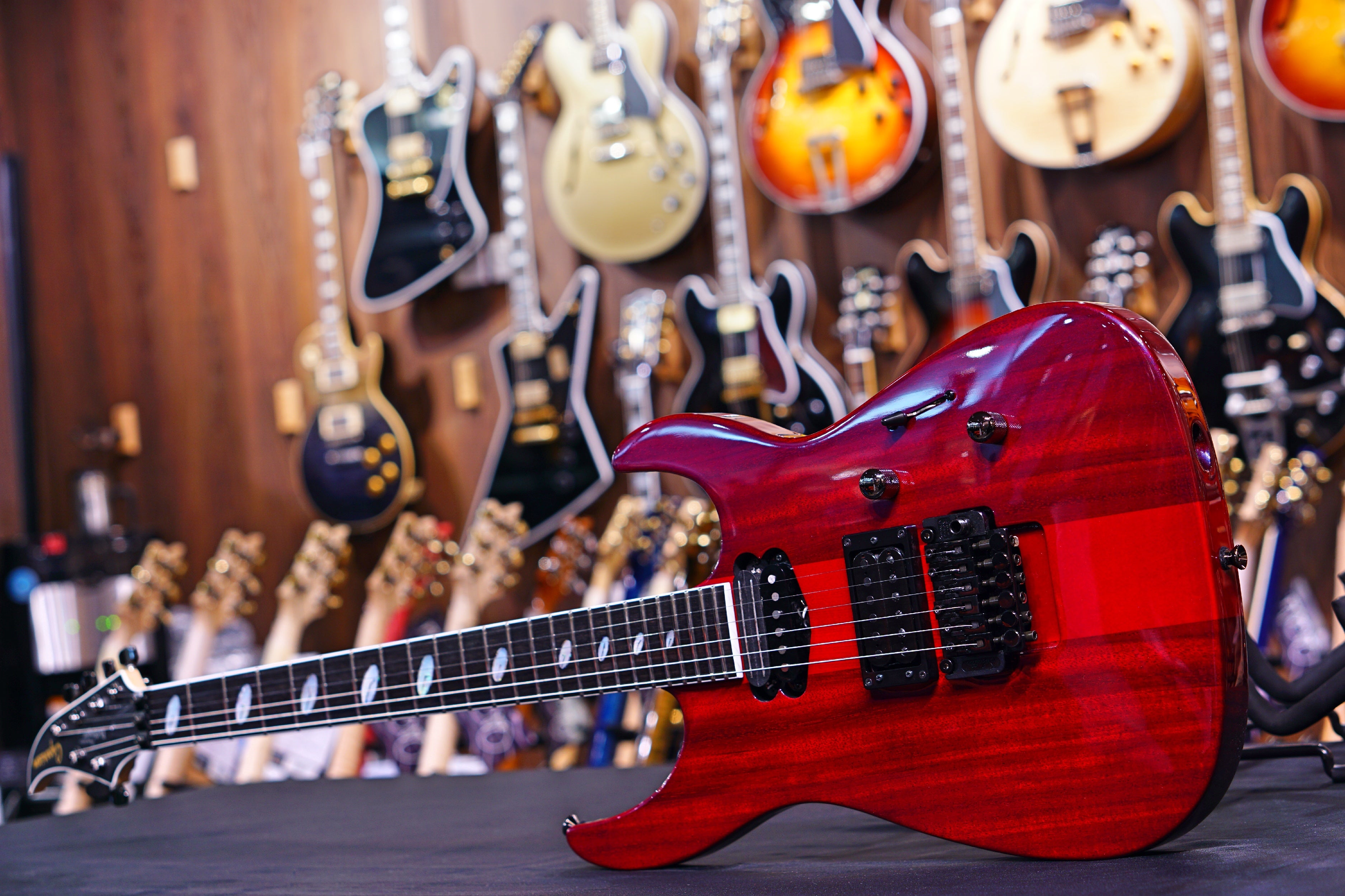 Caparison Dellinger Prominence Trans. Spectrum Red 6 string