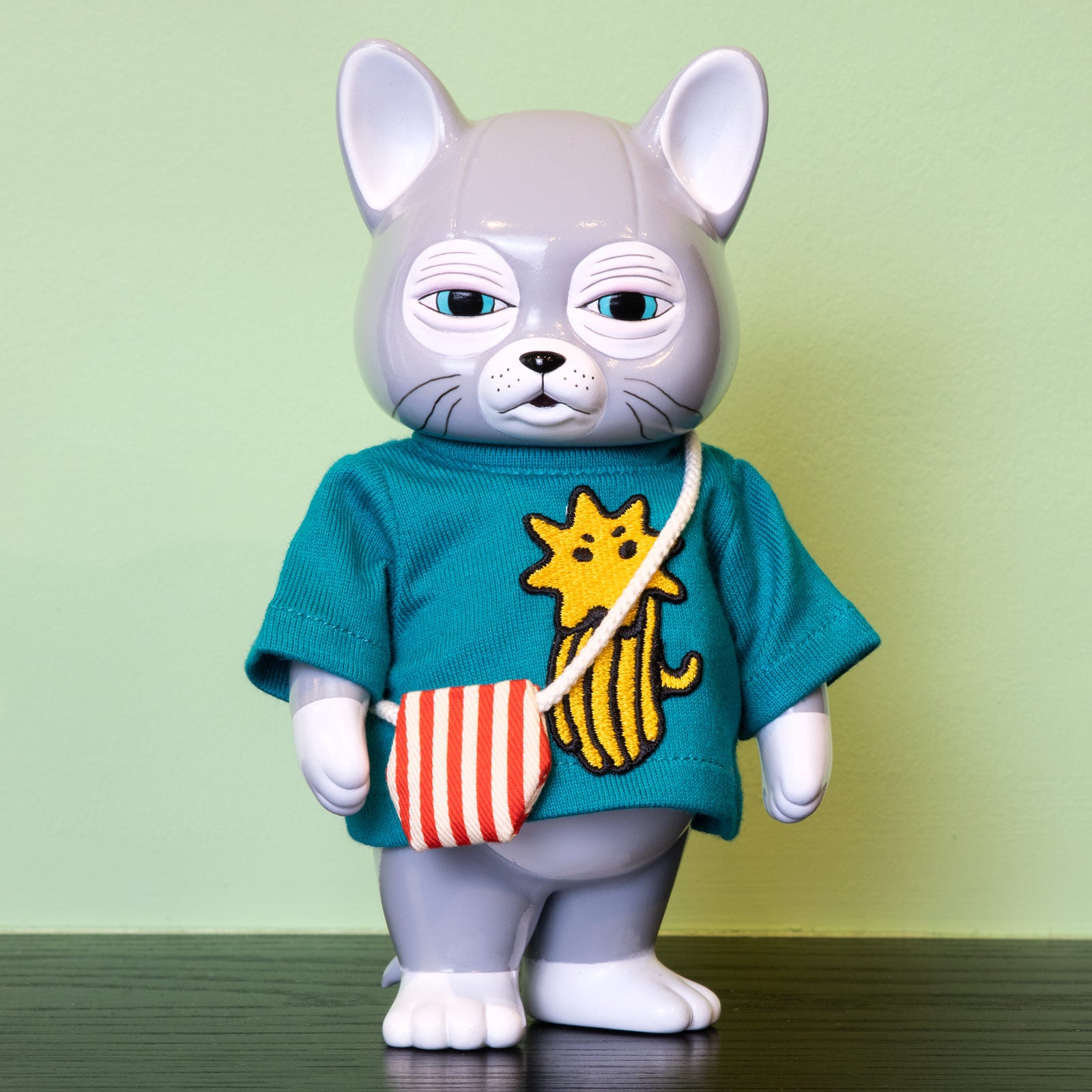 ニャンコのTシャツと愛用ポシェット – ボリス雑貨店