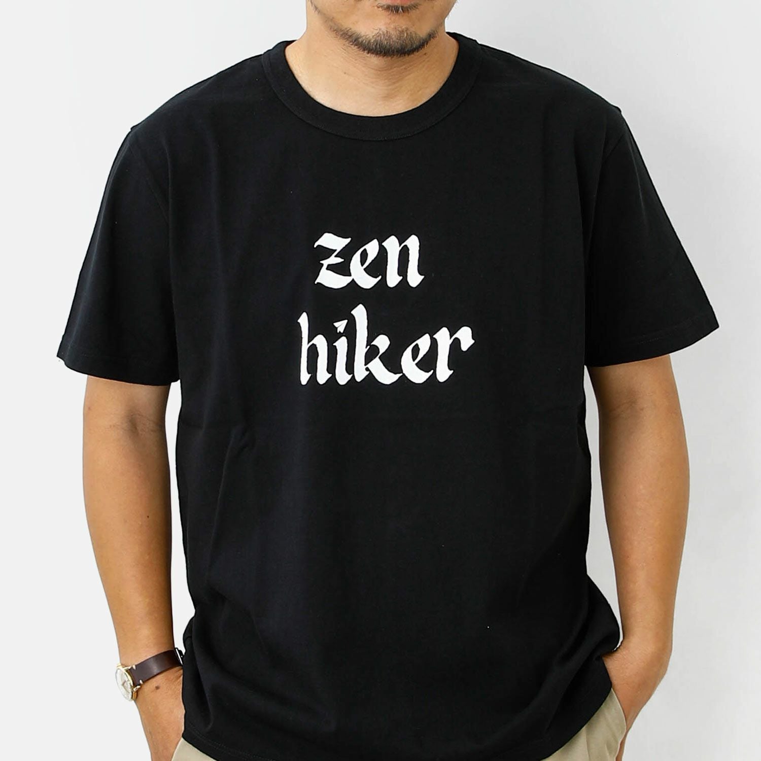 PAPERSKY ペーパースカイ×タコマフジレコード | Zen Hiker Tee - Black