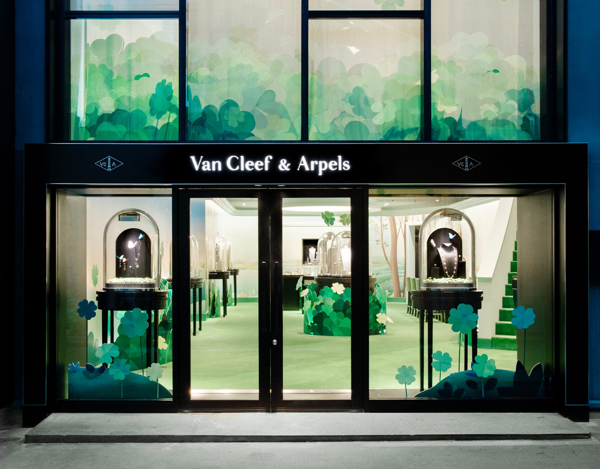 ヴァン クリーフ&アーペル」期間限定ブティックが表参道に誕生