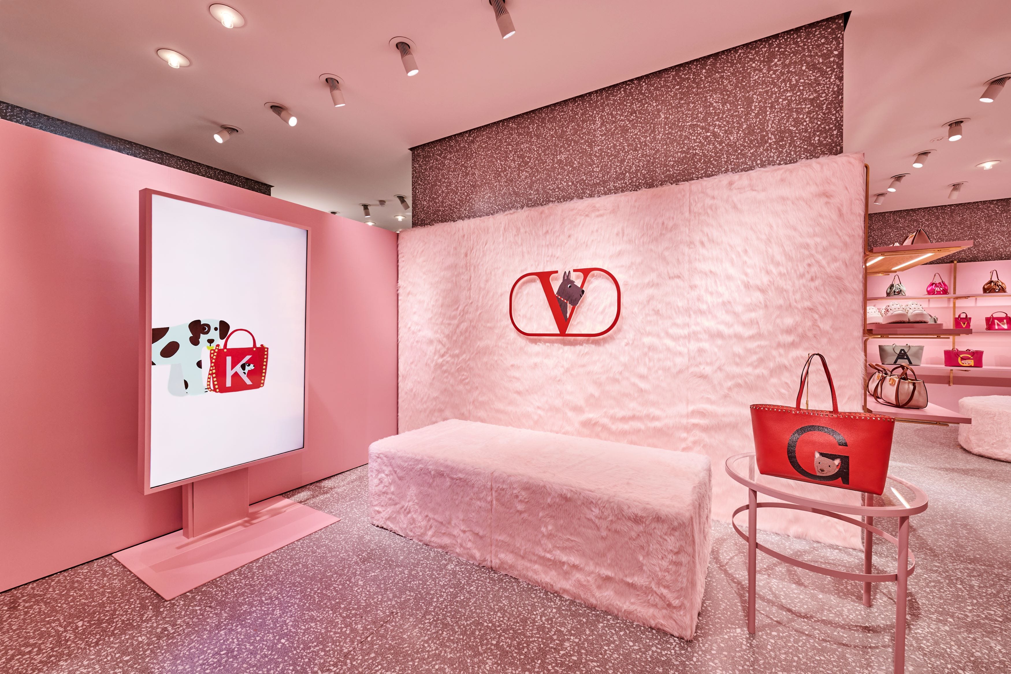 ヴァレンティノ ガラヴァーニ」が“ロックスタッズ ペット”のイベントを