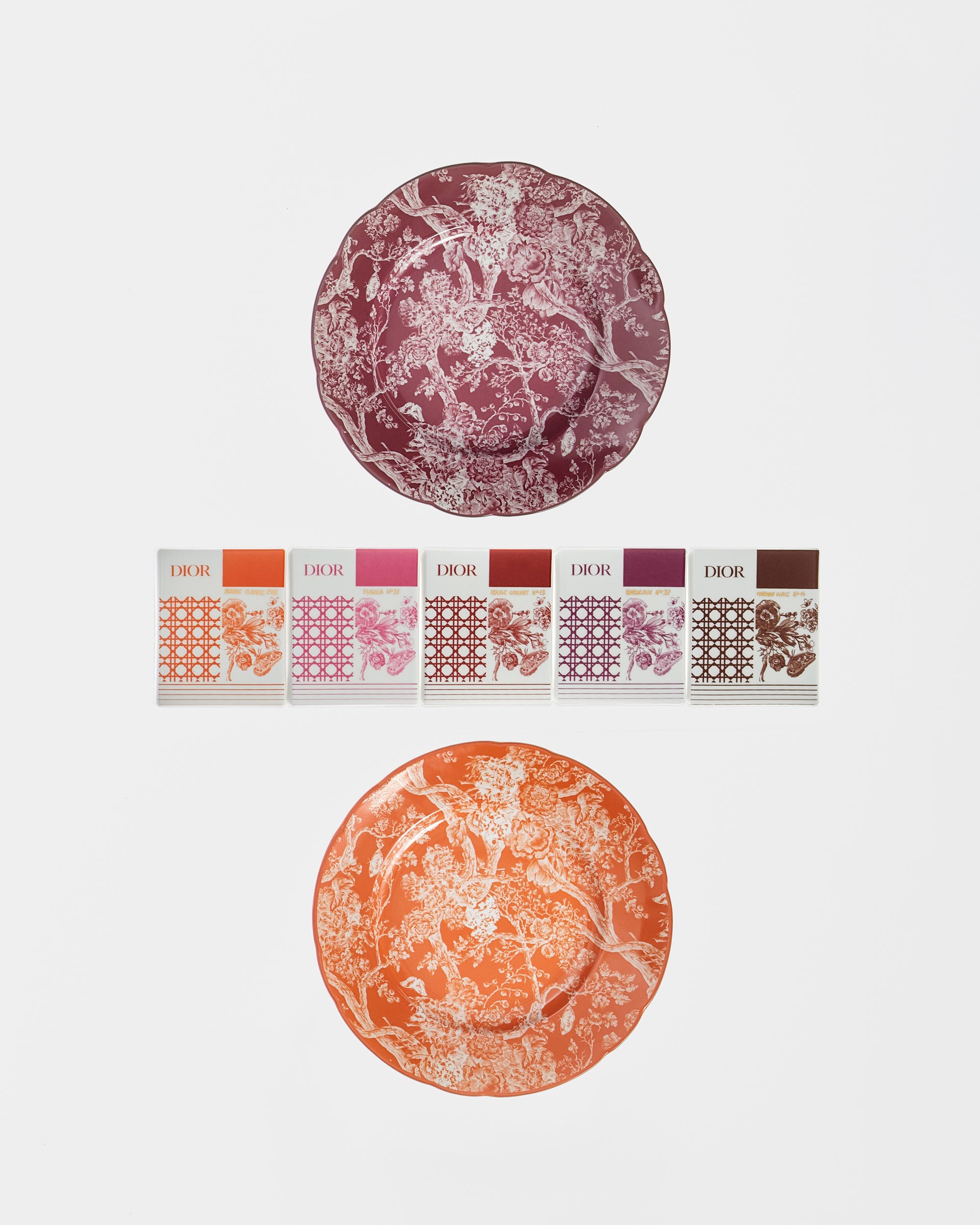 ディオールのリモージュ磁器をパーソナライズ。好みのカラーを選べる