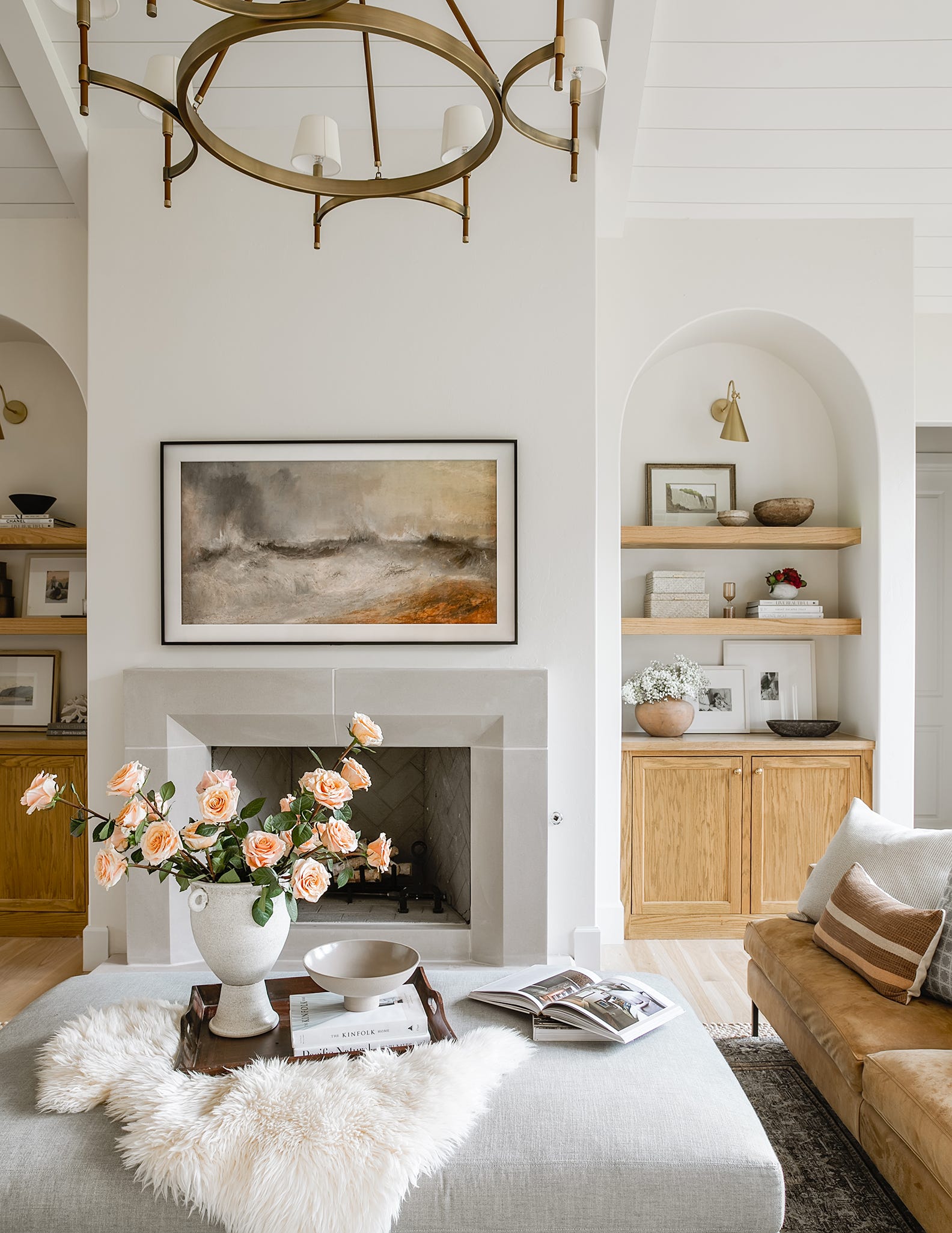 アースカラーをベースに自然素材をちりばめた、オクラホマの家｜ELLE