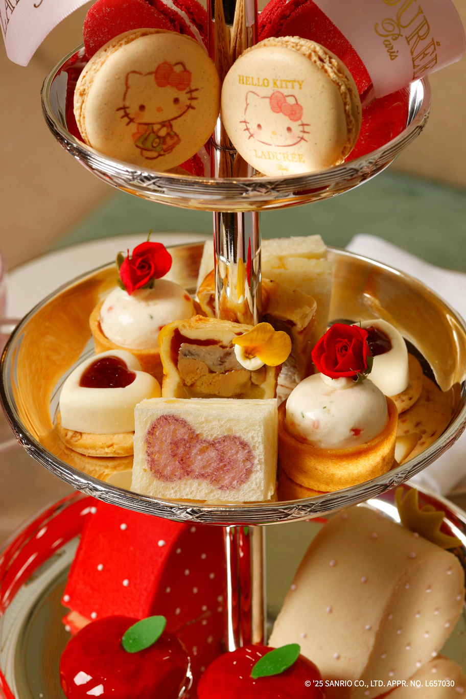 ハローキティと「ラデュレ」がコラボ！ 限定のマカロンボックスや
