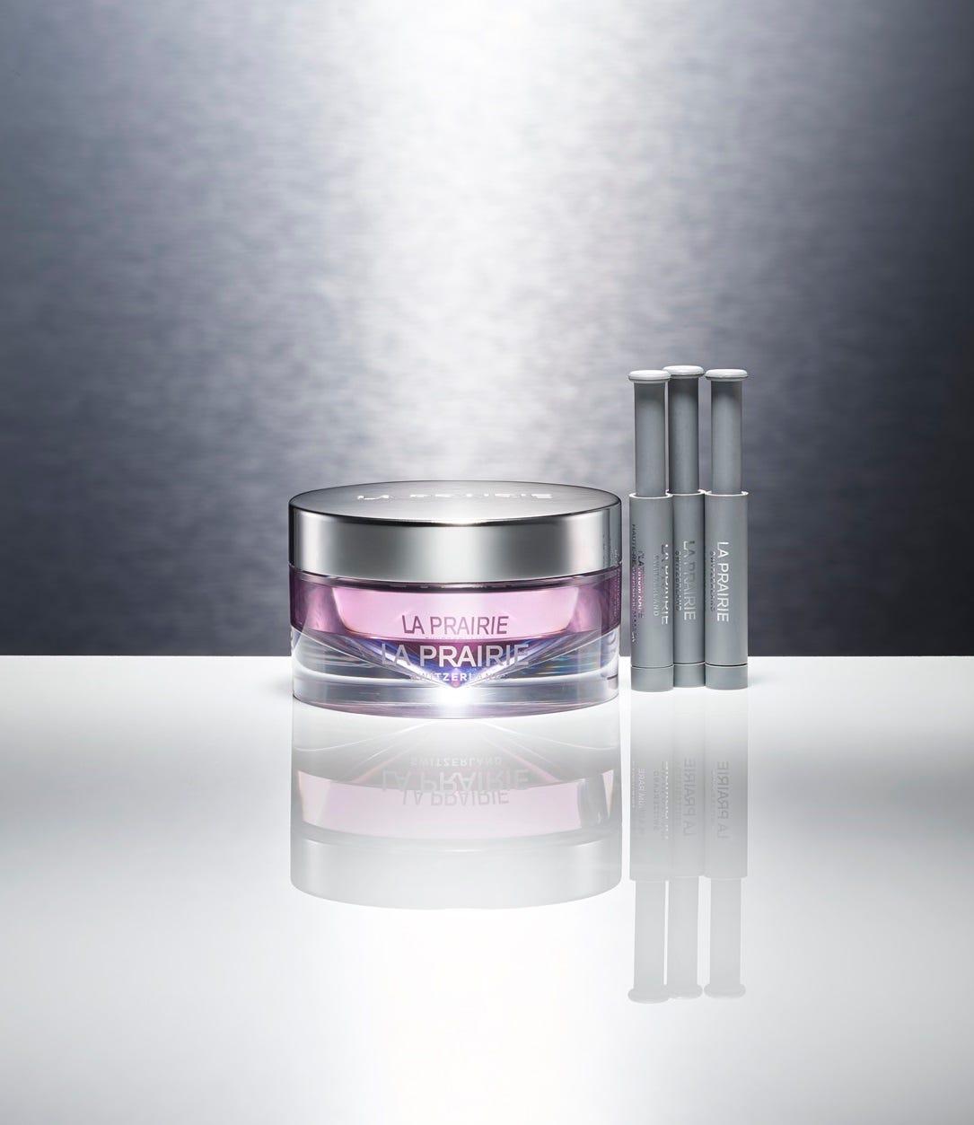 ラ・プレリー」最高峰、夢のマスクが誕生｜プラチナ色の輝き