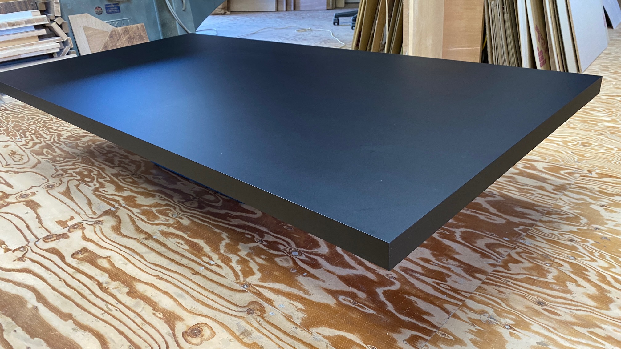 オーダーメイドの黒色テーブル天板紹介 - カスタマイズできる天板
