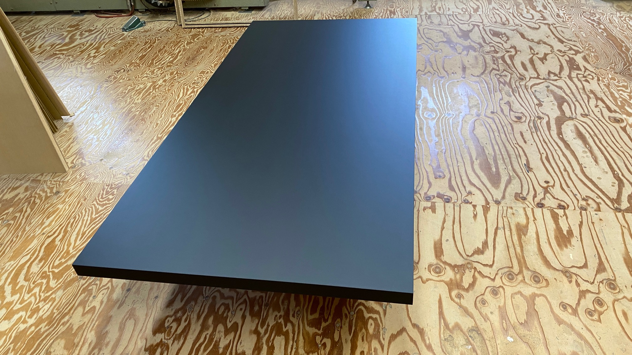 オーダーメイドの黒色テーブル天板紹介 - カスタマイズできる天板