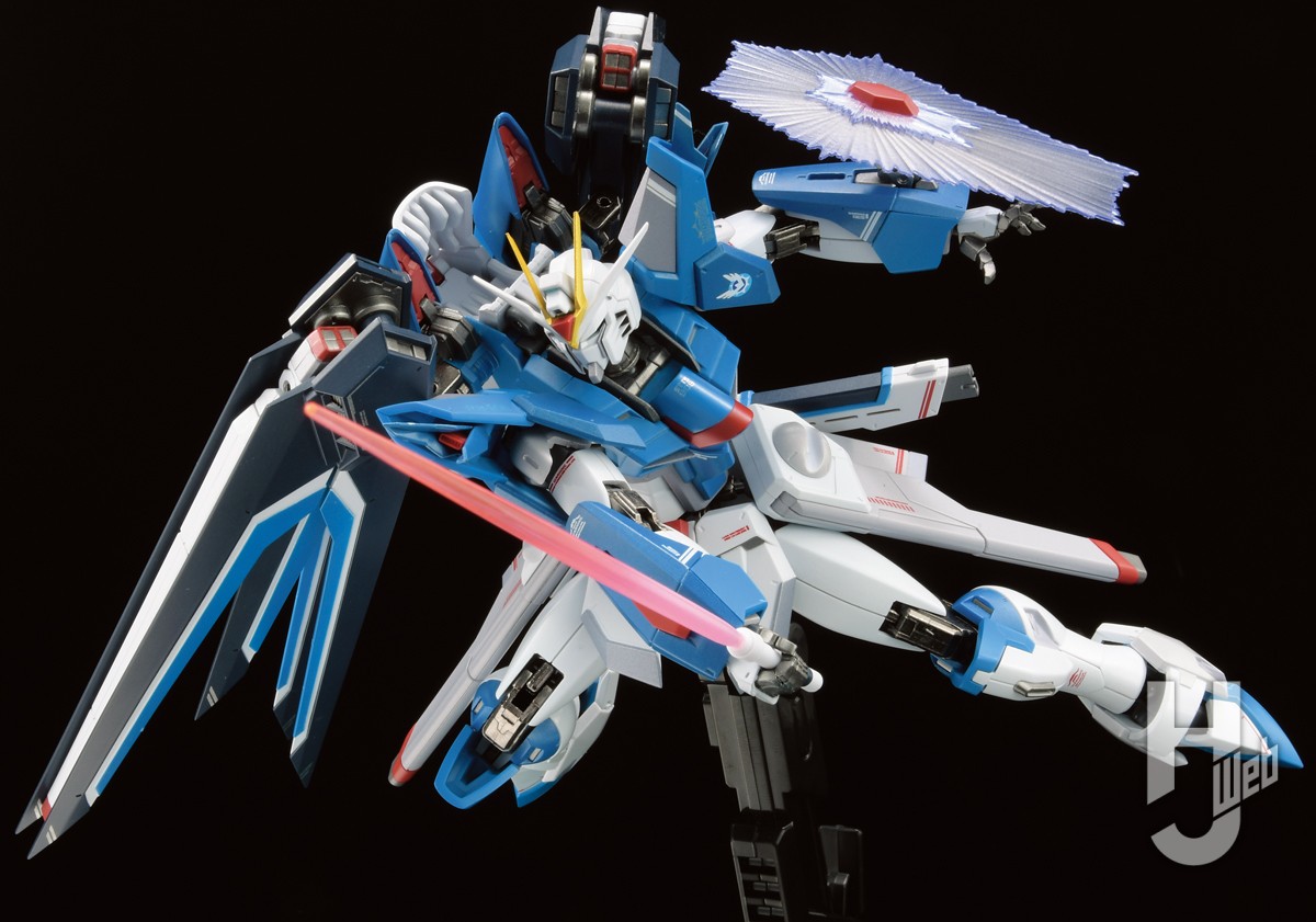 METAL ROBOT魂ライジングフリーダムガンダム」のこだわり造形や