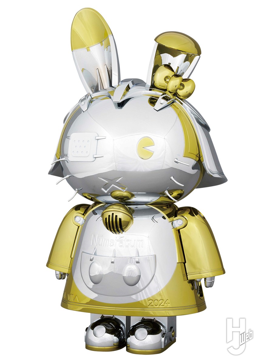 ベアブリック最新情報！空山基デザイン「HIKING」ダイキャスト