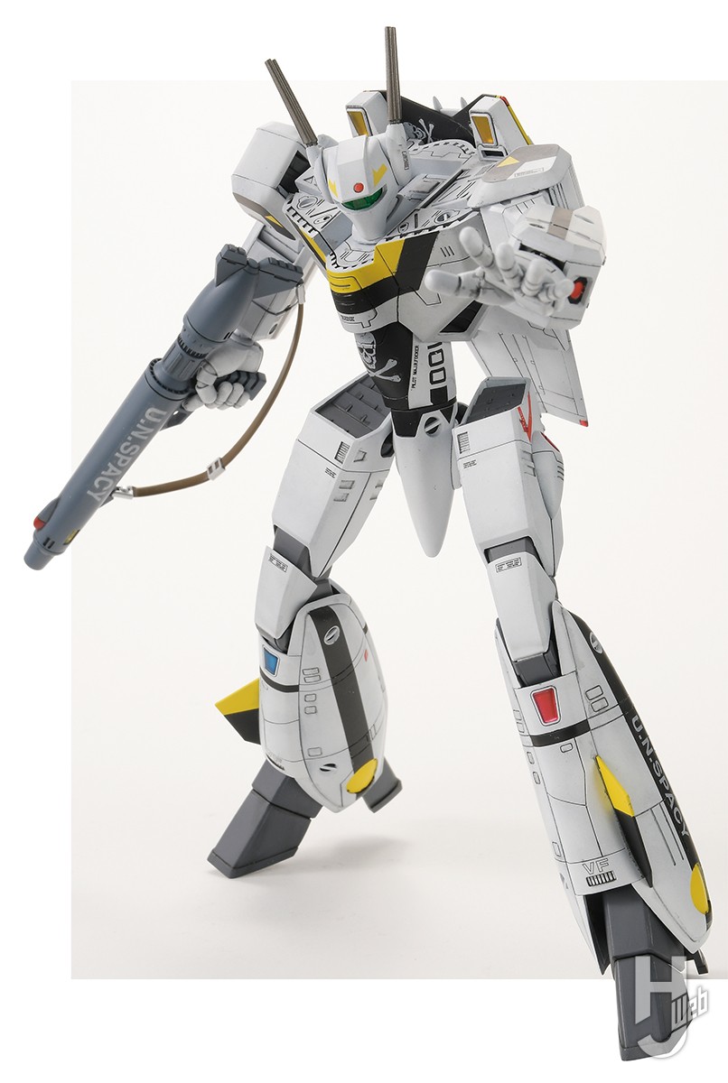 ファン待望の「VF-1S バルキリー ロイ・フォッカースペシャル」が