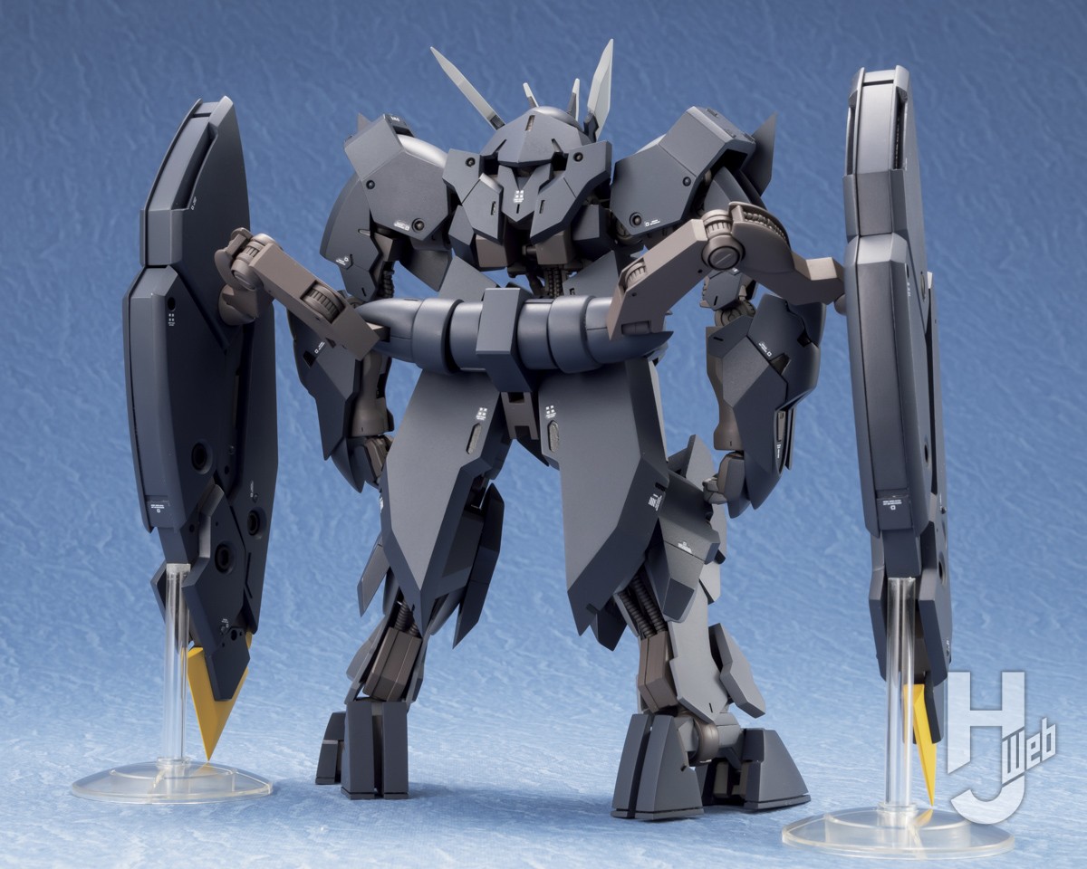 ASW-G-61 ガンダム・ザガン」をスクラッチ製作。独特なシルエットを