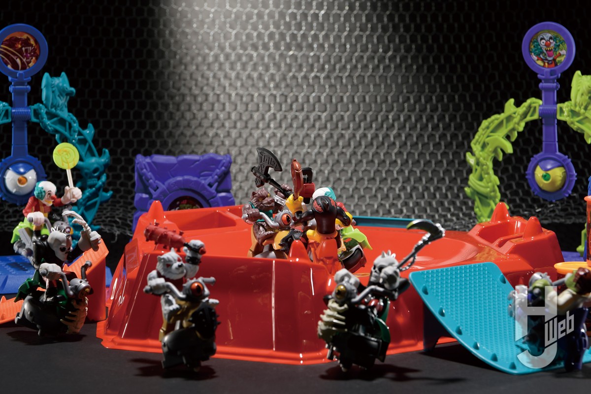 モンスモト」ついに日本上陸！ ビークルが独楽に変形するグロテスク