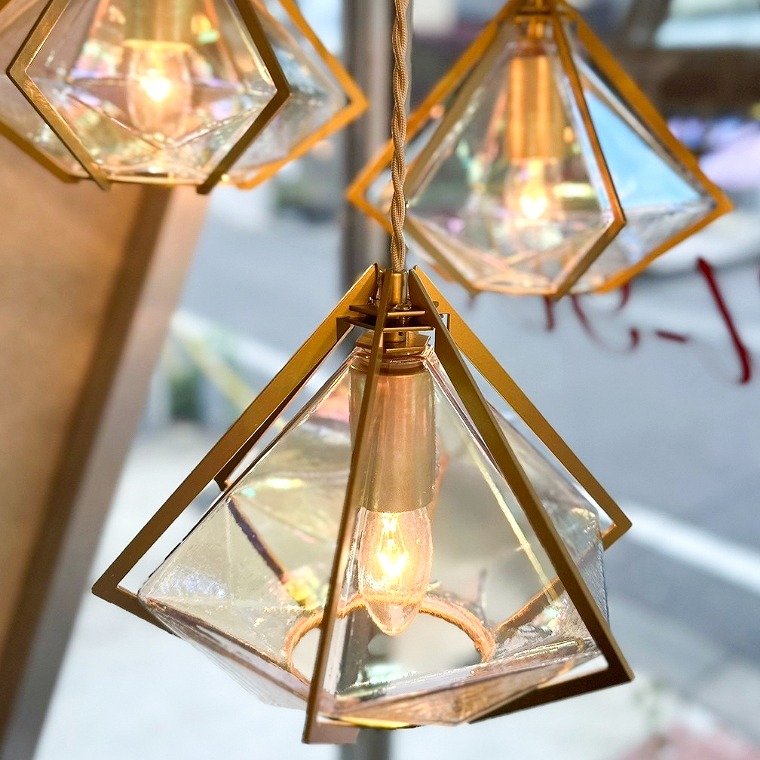 宝石のようなダイヤモンド型の3灯ペンダントライト LED対応 IND-022