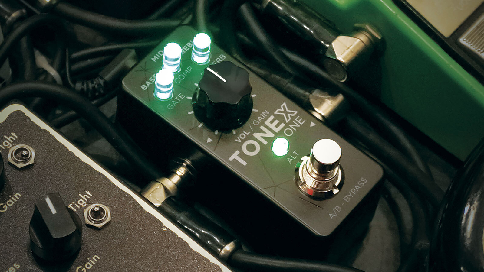 IK Multimedia : TONEX ONE - これ1台であらゆるアンプ／歪み