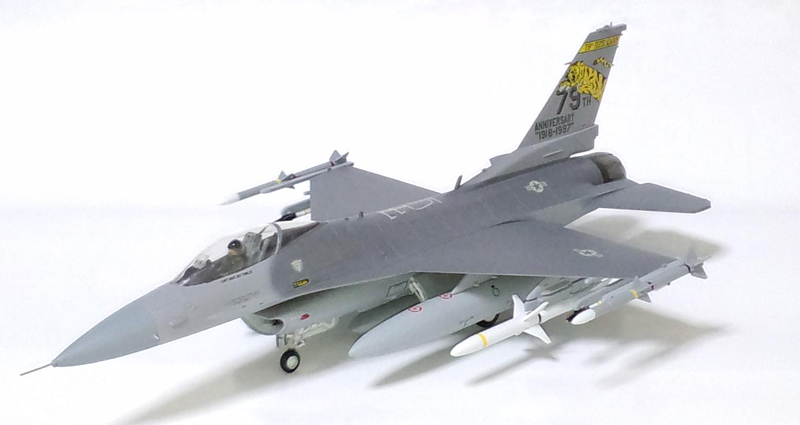 ハセガワ:1:72 D-18 F-16CJ (ブロック50) ファイティング ファルコン