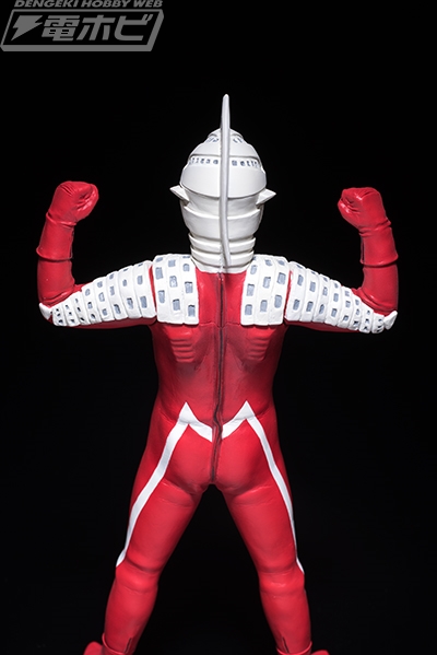 ウルトラセブン』がJAL限定カラーで参上！25センチのビッグサイズで