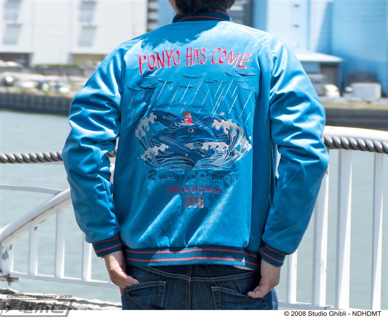 トトロを乗せて走る“疾風ネコバス”を大胆に刺繍した『となりのトトロ