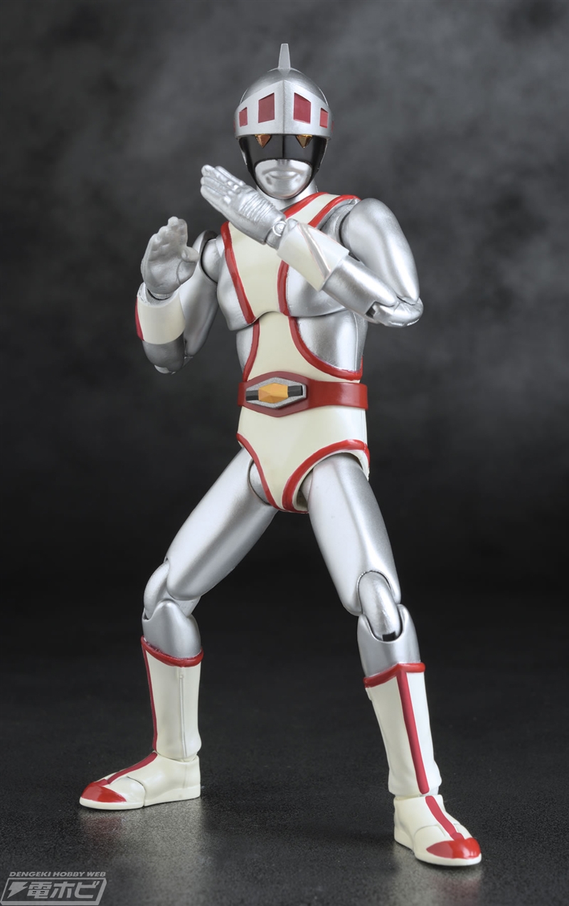 燃える正義の銀の色「シルバー仮面ジャイアント」がアクション