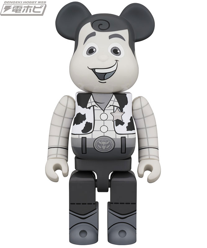 トイ・ストーリー』のウッディとバズ・ライトイヤーが1000％サイズの