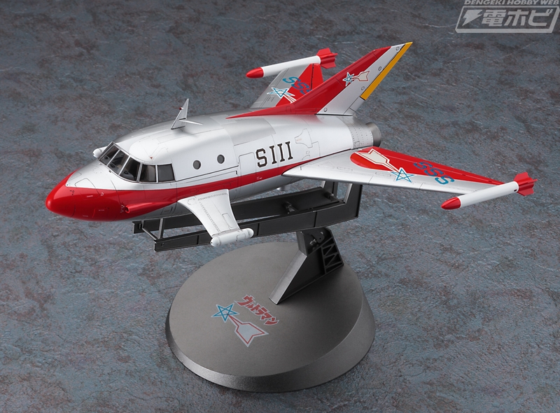 ウルトラマン』ハセガワのジェットビートルがアキコ隊員フィギュアとの