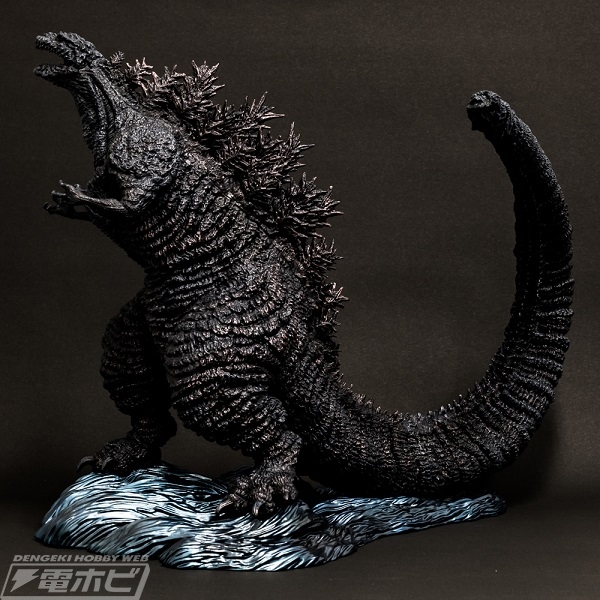 日比谷ゴジラスクエアの守護神「ゴジラ像」を立体化した東宝30cm