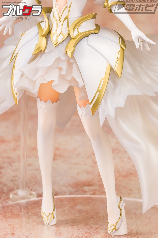 デート・ア・ライブ』鳶一折紙が透明感のある純白のドレスを身にまとっ