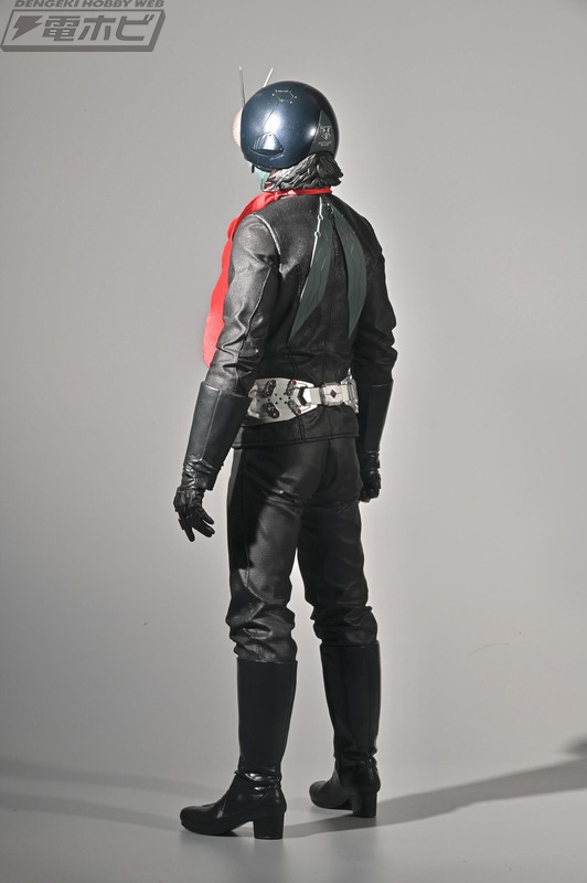 シン・仮面ライダー』劇中に登場する仮面ライダーの姿を全高47センチ