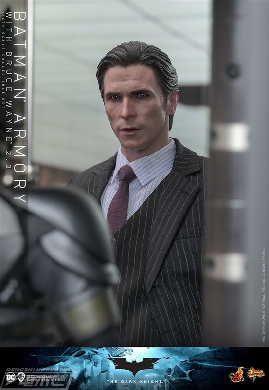 ダークナイト』ライトアップも楽しめる「バットスーツ格納庫」が登場