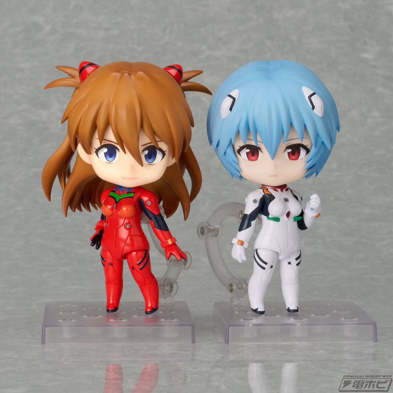 ヱヴァンゲリヲン新劇場版：破』より、プラグスーツ姿のレイ＆アスカが