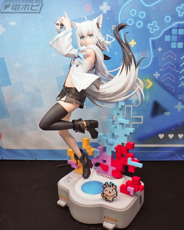 デザインココブースでは「ホロライブ」白上フブキ、大神ミオの「We are