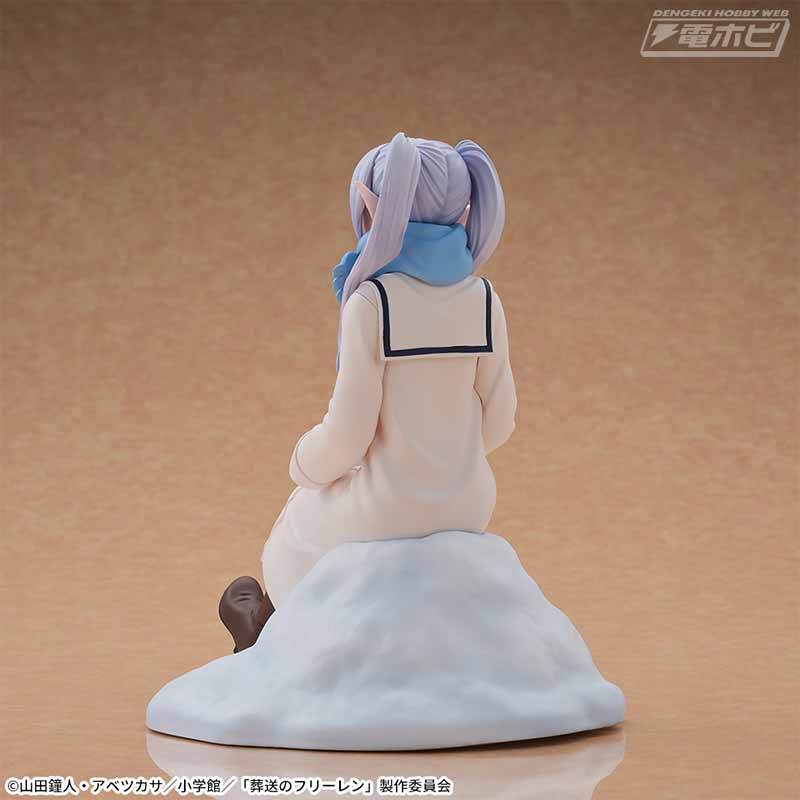 TVアニメ『葬送のフリーレン』より雪遊びに興じる「フリーレン