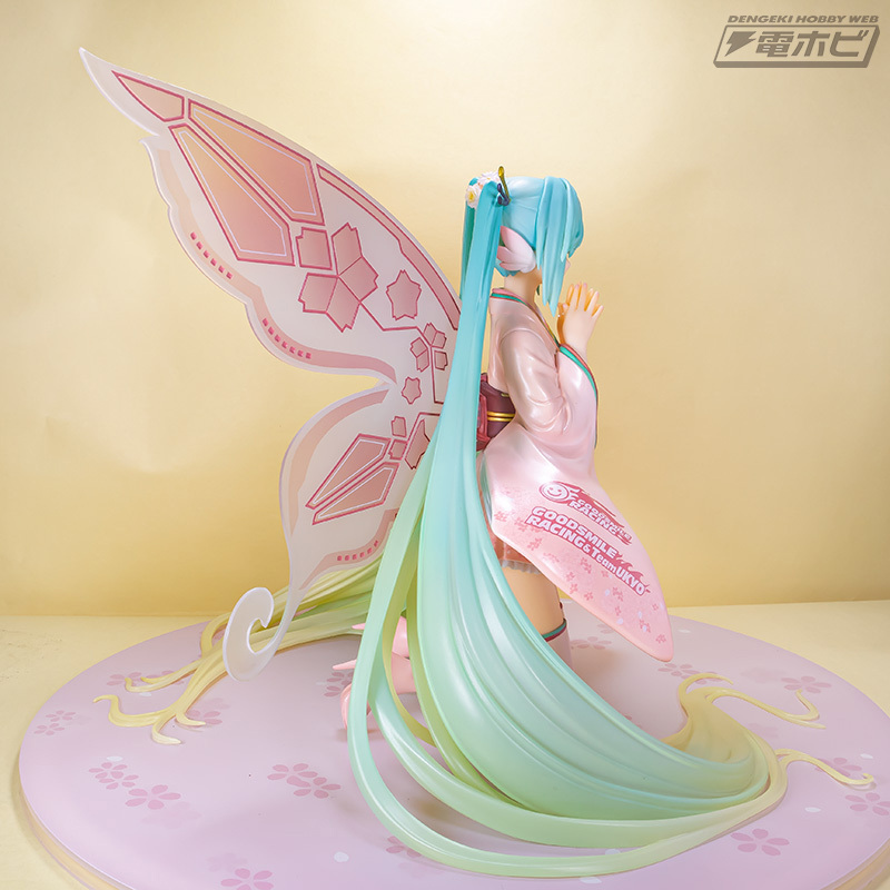 Tony氏デザインによる妖精イメージした幻想的かつ華やかなミクが