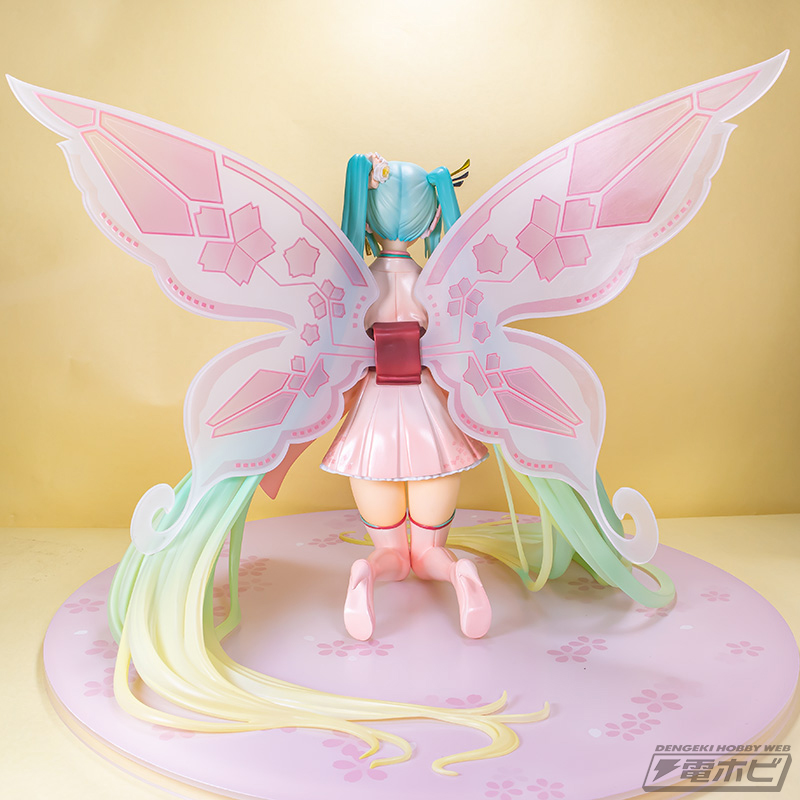 Tony氏デザインによる妖精イメージした幻想的かつ華やかなミクが