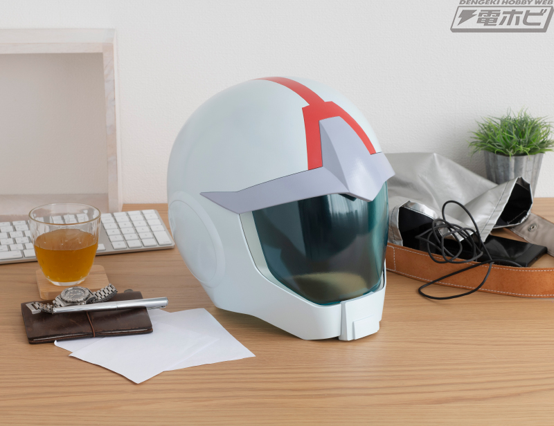 ガンダム』アムロカラーの白い「地球連邦軍ヘルメット」が1/1スケール