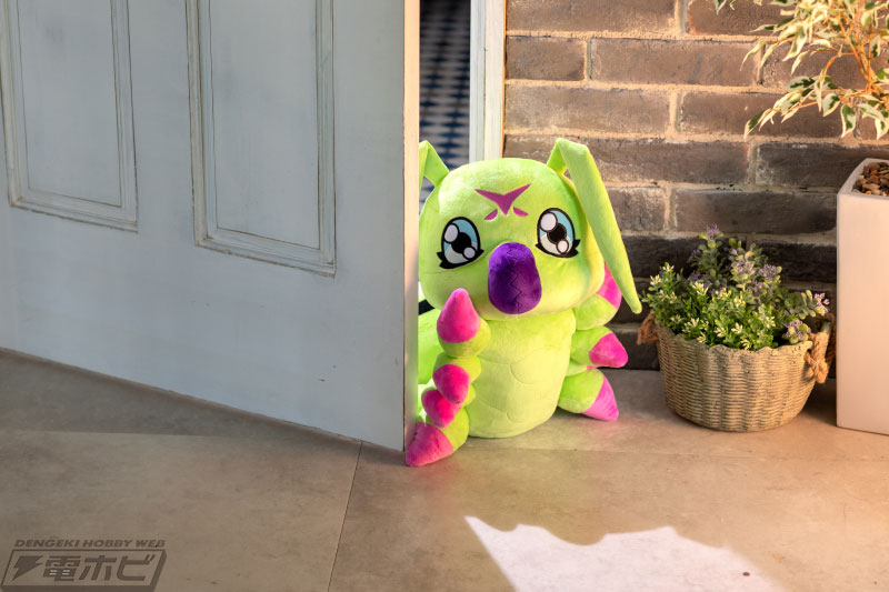 全国の賢ちゃん集まれ！『デジモン』ワームモンのほぼ実寸大モフモフ