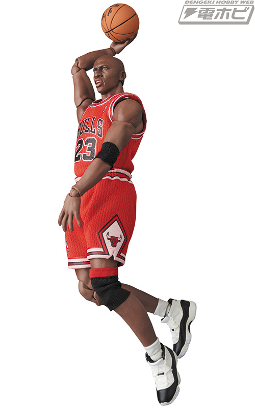 mafex_michaeljordan_bulls_02_M