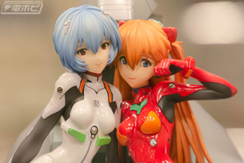 ヱヴァンゲリヲン新劇場版』ストリートスタイルな真希波・マリ