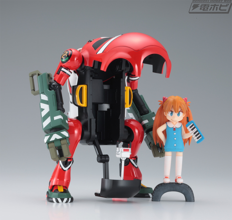 不敵な笑みを浮かべる「アスカ」のフィギュアも付属